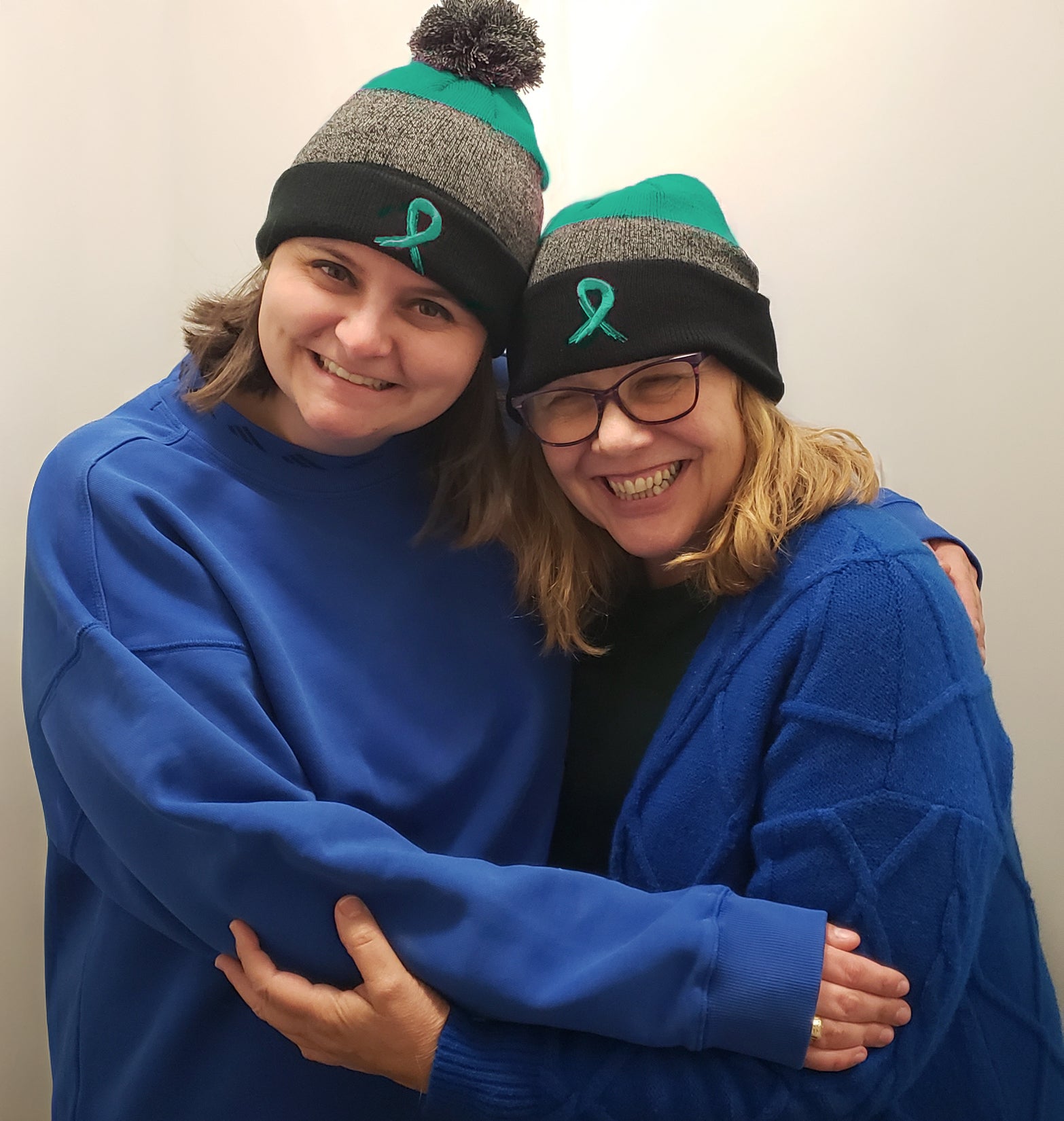 Grunge Ribbon Cuffed Knit Beanie - Teal Ribbon on Black/Teal