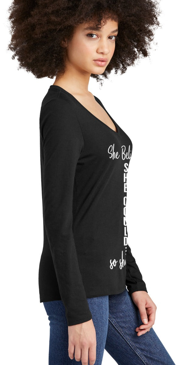 She Believed She Could Women's Tri-Blend Long Sleeve V-Neck T-Shirt - Black