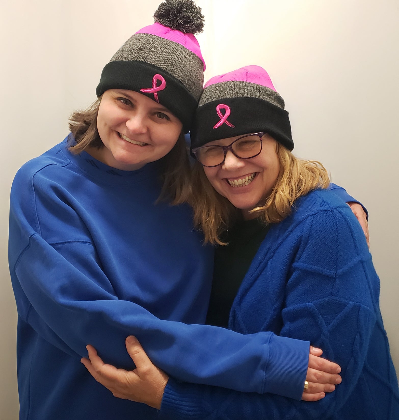 Grunge Ribbon Cuffed Knit Beanie - Black/Pink w/ Pink