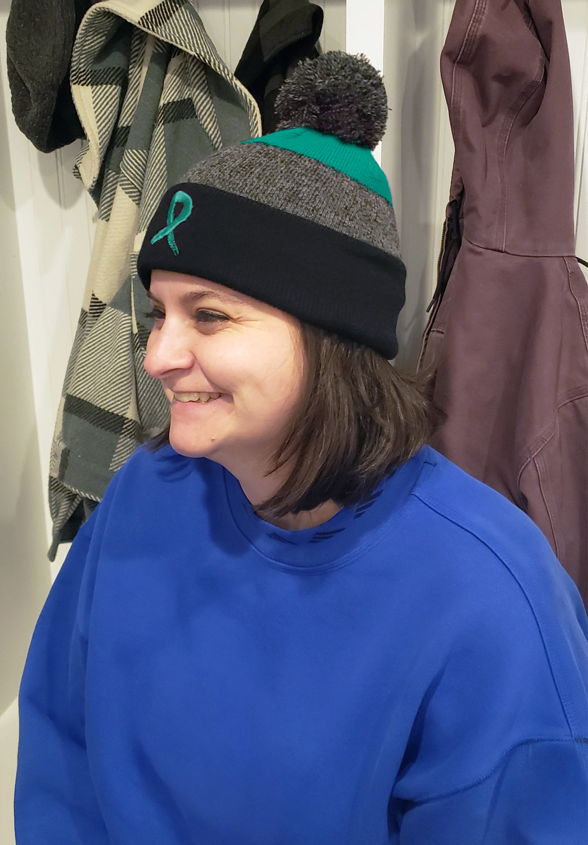 Grunge Ribbon Cuffed Knit Pom Beanie - Black/Teal w/ Teal